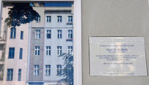 The commemorative plaque dedicated to musician David Bowie reading 'In this house lived from 1976 to 1978 David Bowie. During this time the album Low, Heroes and Lodger have been created. They were storied in music history as the Berlin Trilogy' is displayed at the artist's former appartment in Berlin in August 22, 2016. 