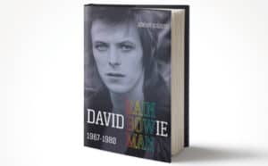 In David Bowie Rainbowman, Jérôme Soligny tells the story of David Bowie the musician with the help of those intimately involved with the creation of his music