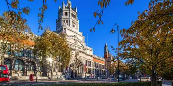 Victoria and Albert Museum London exterior